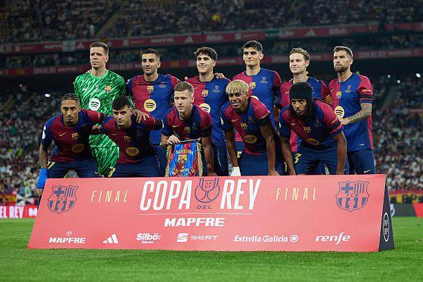 ＂徐杰的优秀有目共睹，但首先是遇到了杜锋，写何尝不是一种勇敢魄力担当，因为个子矮小，换成别的教练，未必敢于启用